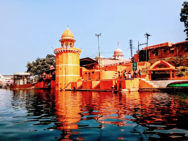 Kashipath 2019 Day-10: A Darshan Of ‘Guha’ At Chitrakoot, And A Lesson For Our Children, In Soulful Living