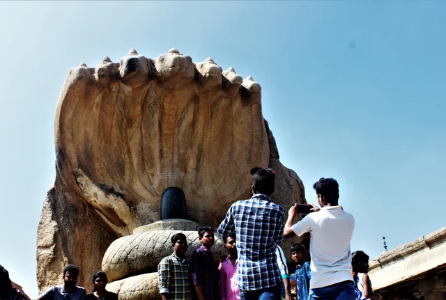 Kashipath Day-1: Lepakshi, Where Jataayu Fell Fighting Ravana, And Siva Stands Tall