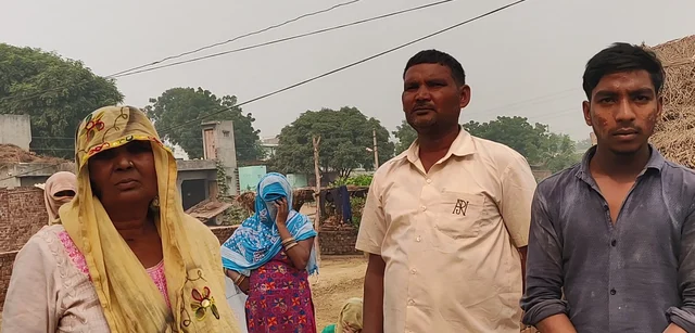 Residents of Valmiki colony. Woman on left had returned from bhandara at temple. (Swati Goel Sharma)