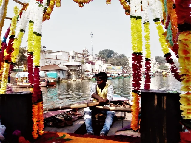 Kashipath 2019 Day-10: A Darshan Of ‘Guha’ At Chitrakoot, And A Lesson For Our Children, In Soulful Living
