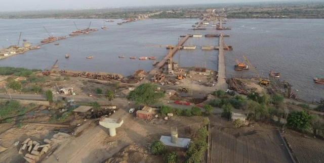 Near Bharuch, Gujarat. Parallel construction work in full swing for The Delhi-Mumbai expressway and the Western Dedicated Freight Corridor over the Narmada River. (Source: @sahil11p on Twitter)