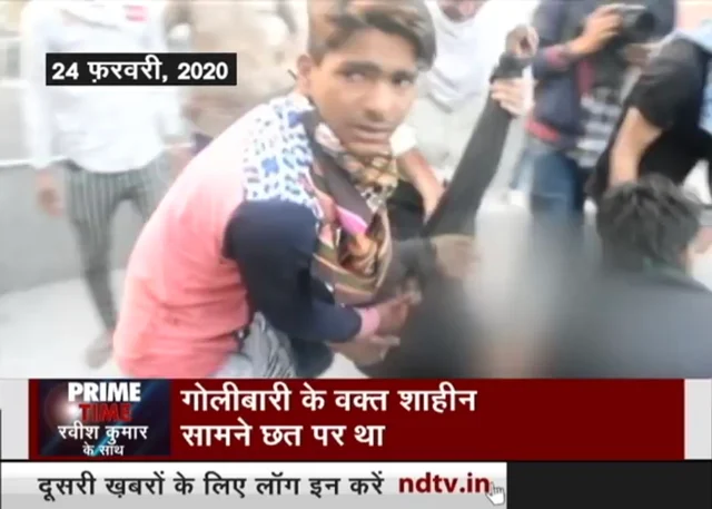 Screen grab from NDTV Prime Show, 5 March 2020 which shows Shahid Alam being carried by his fellow rioters.