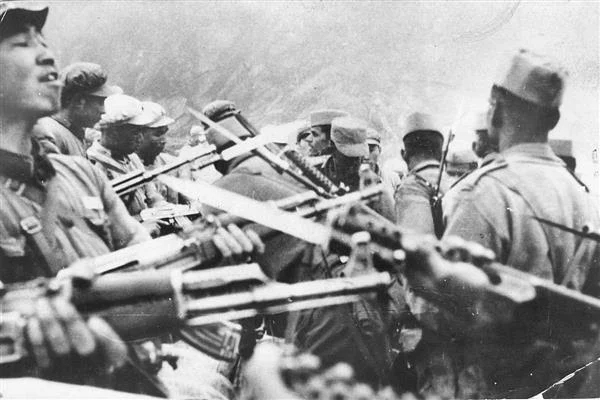 Indian and Chinese troops in a Border face-off.