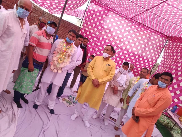 Satish, after the ‘ghar wapsi’ ceremony, wearing a garland of currency notes