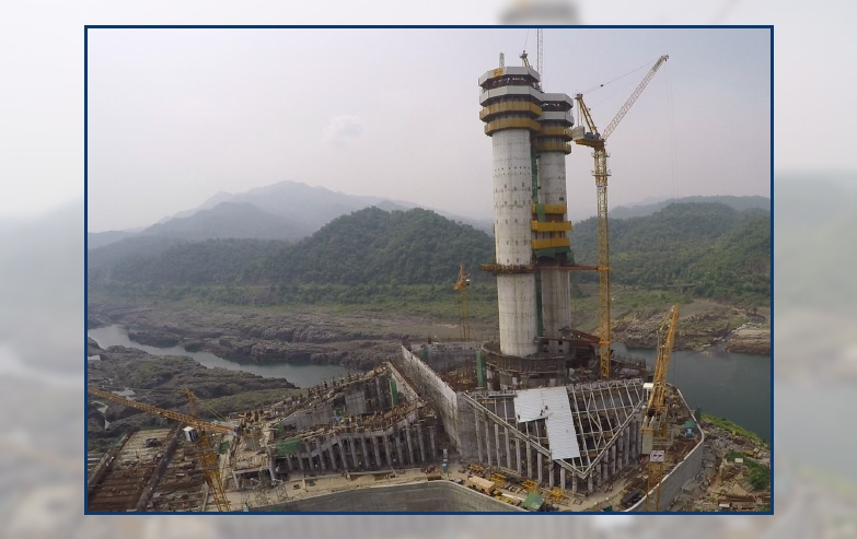 The construction of the statue in 2017