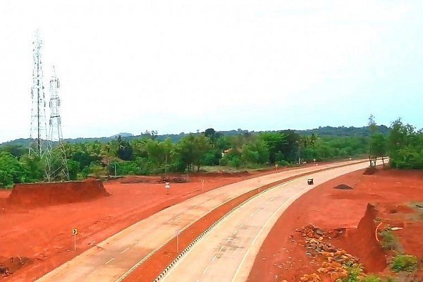Ongoing work on Mumbai-Goa coastal highway (Pic by @sahil11p/Twitter)