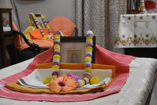 A flower and garland placed at the picture of Swami Vivekananda. 