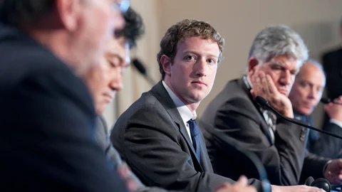 Zuckerberg Keeps Control of Facebook