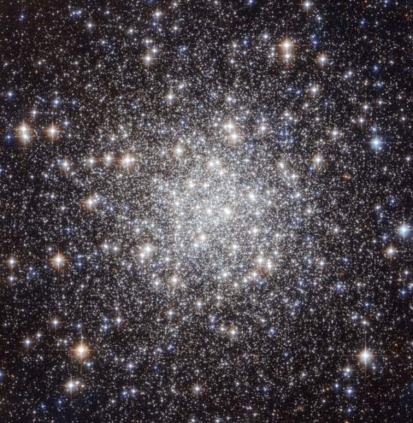 Hubble snaps a collection of ancient stars