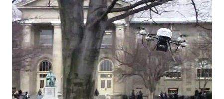 Flying robot navigates for itself