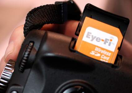 Look mom, no hands! We play around with the wireless picture transmitting Eye-Fi card.
