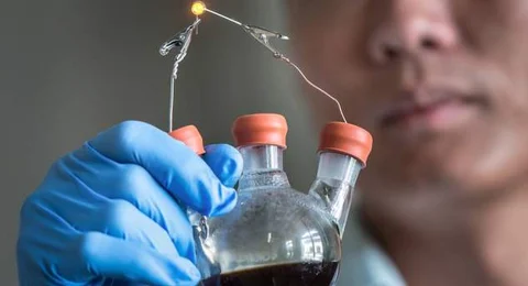 Lithium-polysulfide battery helps solar and wind power the grid