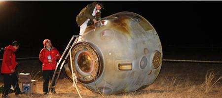 China's Shenzhou-8 lands successfully in Mongolia