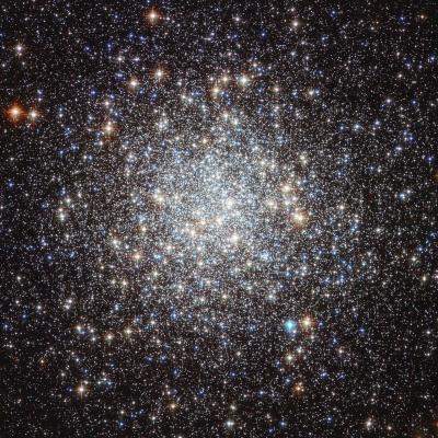 The glittering stars of Messier 9