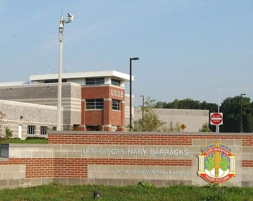 WikiLeaks suspect transferred to Fort Leavenworth