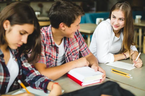 How to express your thoughts: practical writing tips for students?