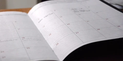 4 strategies to deal with competing requests for time off work