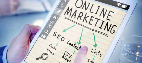 <b>6 Reasons Why Your Business Needs Online
Marketing Strategy</b>