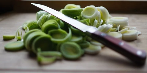 Kitchen knife safety tips
