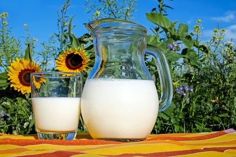 9 Drinks for Hair Growth That Really Work