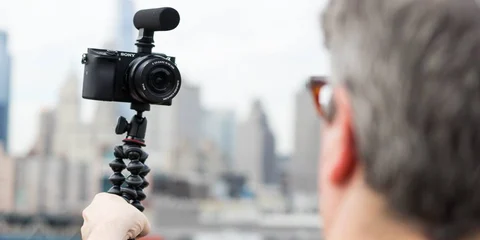 5 Things To Consider When Buying a Vlogging Camera