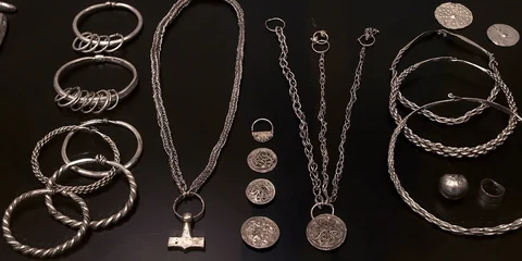 What are the Different Kinds of Jewellery?