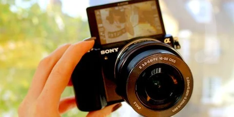 An Ultimate Guide on Vlogging Camera