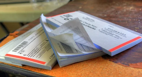 Difference Between A Check Stub Maker and a Check Stub