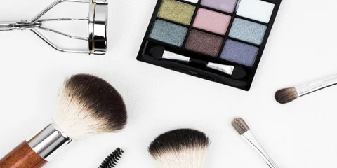 Top 5 Makeup Academies and How to Choose the Best