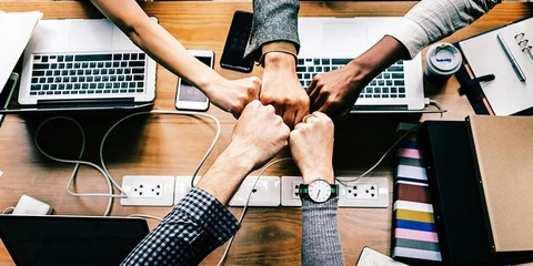 How Business Messaging Apps Increase Operations Efficiency