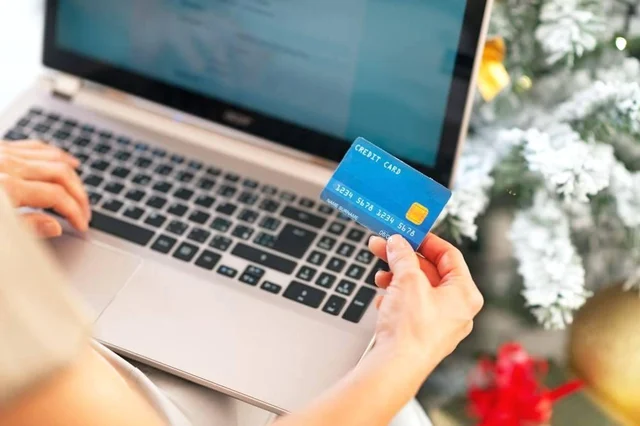 Know the Advantages of Owning a Credit Card