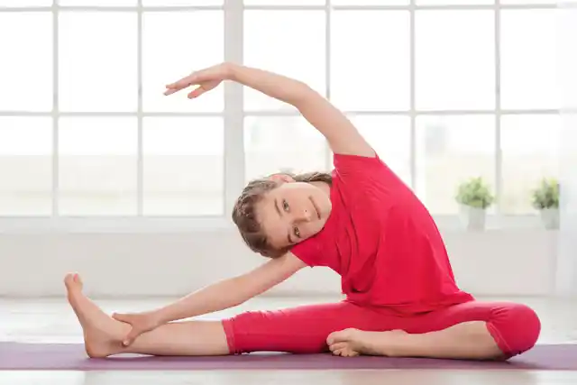 Have some “healthy” family time. Enrol your kids for a yoga class (Photo: iStock)