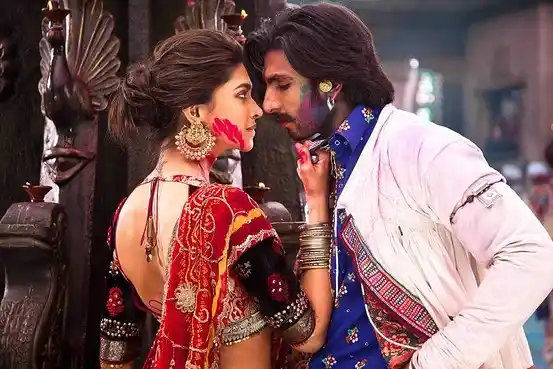 Deepika Padukone and Ranveer Singh in a scene from <i>Goliyon Ki Raasleela Ram-Leela</i> (2013)