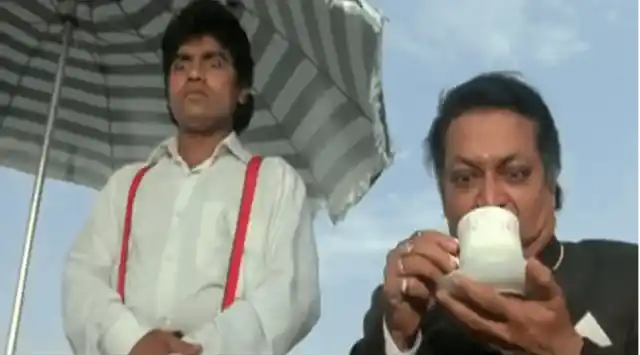 How can we forget the forgetful head servant in <i>Baazigar</i> (1993) (Source:<a href="https://www.youtube.com/watch?v=D3dCS5SovXI"> YouTube/Venus Movies</a>)