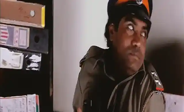 Johnny Lever controls his urge to pee in <i>Kaho Na Pyaar Hai</i> (2000) (Source: <a href="https://www.youtube.com/watch?v=rmNrcAzMnCY">YouTube/RaviKumar</a>)