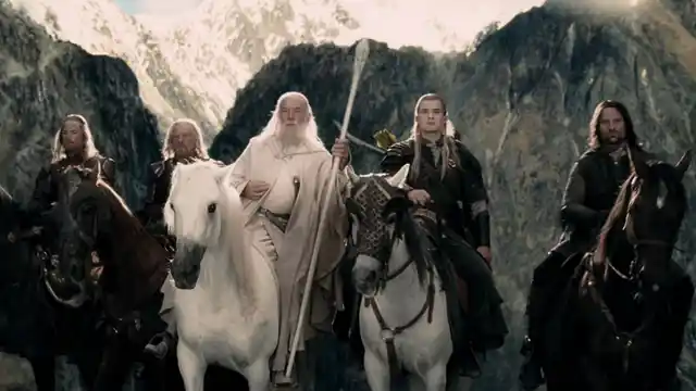 <i>The Lord of the Rings</i> wallpaper.