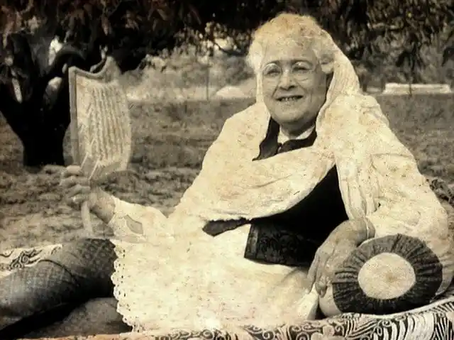 Ismat Chughtai in an older affable avatar playing grandmother in the 1975 film <i>Junoon</i>, which she also wrote the dialogues for.