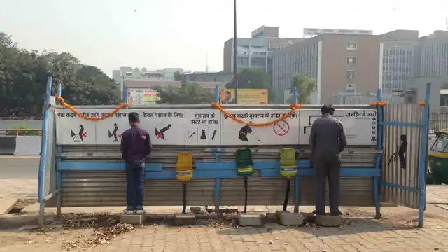 A mobile toilet with a touch of colour. (Photo: <a href="http://basicshit.org/">basicshit.in</a>)