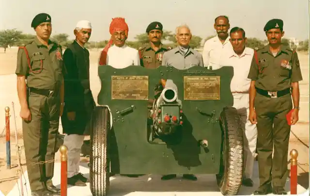 Col PR Jesus with veterans at 91 Artillery Regiment’s Silver Jubilee, 1988. With medium artillery gun used in Battle of Asal Uttar. (Photo: Rohit Khanna)