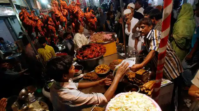 Meat being sold at a roadside eatery in Mumbai (Photo: Reuters)