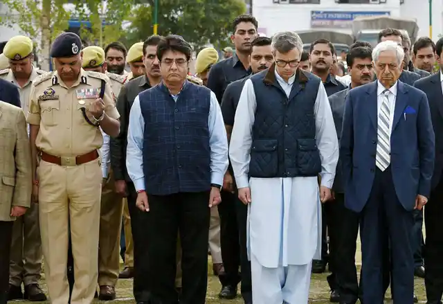 Chief Minister of J&K, Mufti Mohammad Sayeed and former CM Omar Abdullah at the funeral. (Photo: PTI)