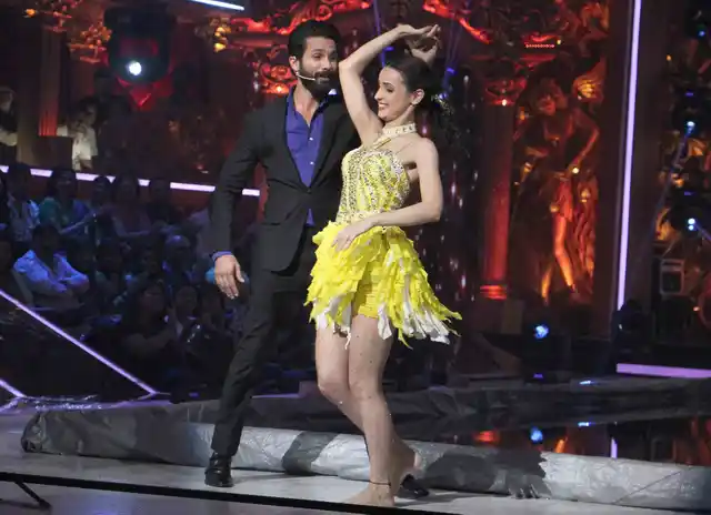 Shahid Kapoor dancing with show finalist Sanaya Irani (Photo: Yogen Shah)