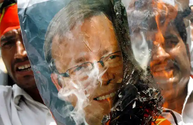Shiv Sena activists burned an effigy of the then Australian Prime Minister Kevin Rudd in New Delhi on June 1, 2009, during a protest against the recent attacks on Indian students in Australia. (Photo: Reuters)