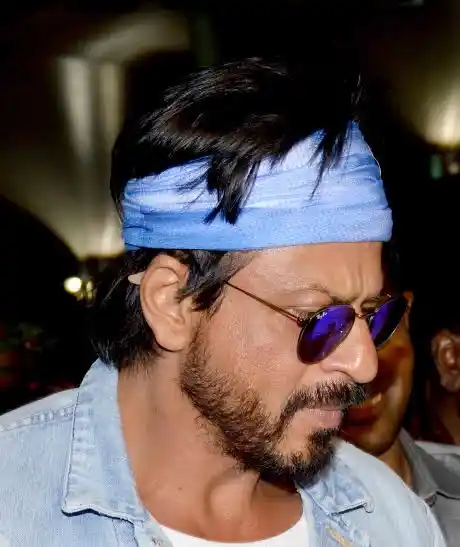 Shah Rukh Khan at Mumbai airport (Photo: Yogen Shah)