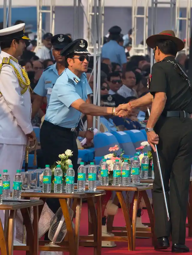 Former Indian cricketer and honorary Indian Air Force officer Sachin Tendulkar, second left, shakes hand with Indian Army Chief Dalbir Singh Suhag. (Photo: AP)