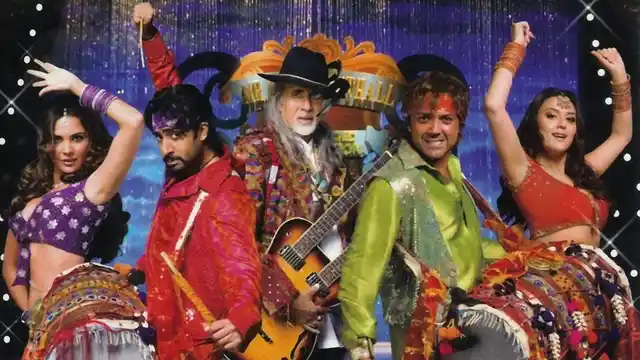 The gaudy <i>Jhoom Barabar Jhoom</i> entourage