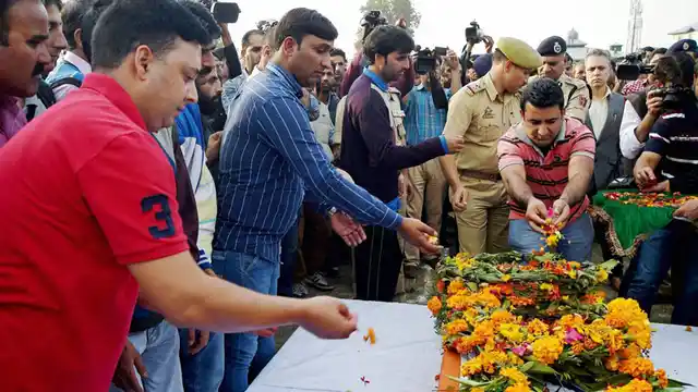 People pay respect to the mortal remains of Sub-Inspector Altaf Ahmad. (Photo: PTI)