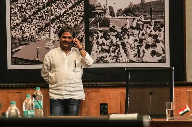Vishal Bhardwaj on location for <i>Talvar </i>(Photo: Shaheen Muhammed)