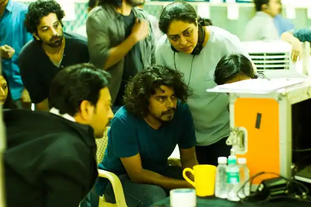 Meghna Gulzar with cinematographer Pankaj Kumar (sitting) on the sets of <i>Talvar </i>(Photo: Shaheen Muhammed)