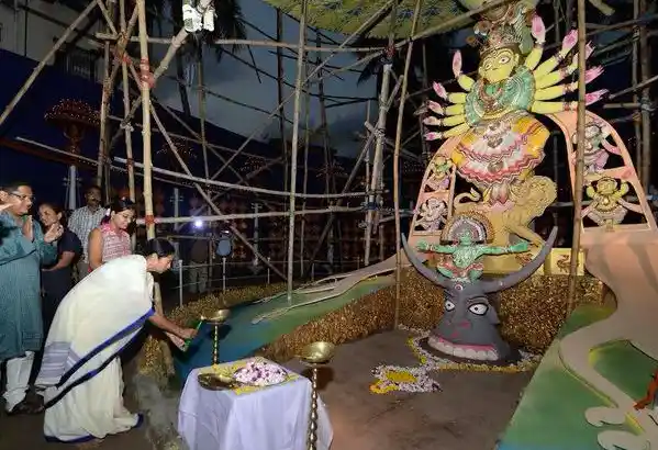 Beginning from Mahalaya, Mamata inaugurated a number of Durga Pujas in Kolkata (Photo: twitter/<a href="https://twitter.com/MamataOfficial">@<b>MamataOfficial</b></a>)